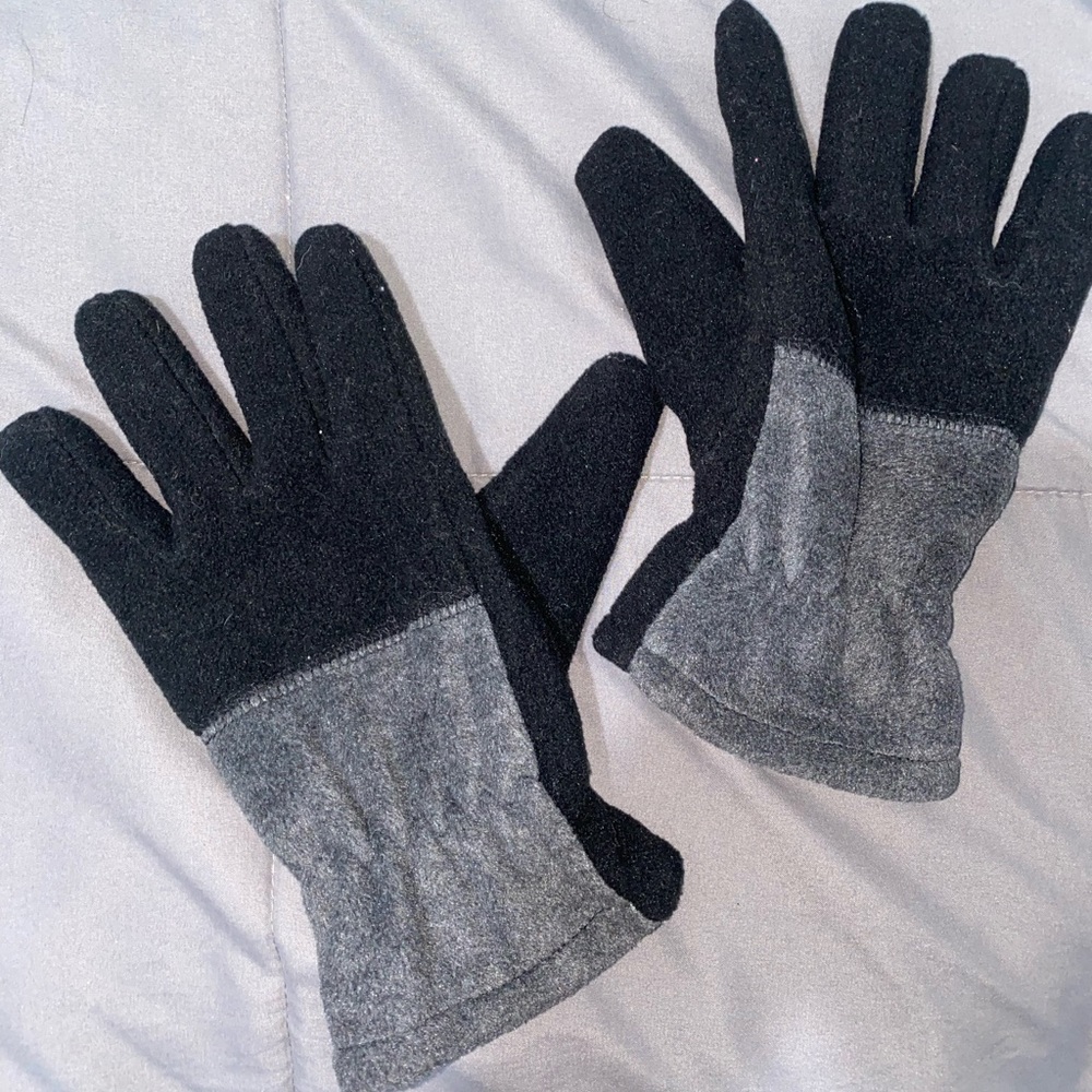 Fuzzy gloves